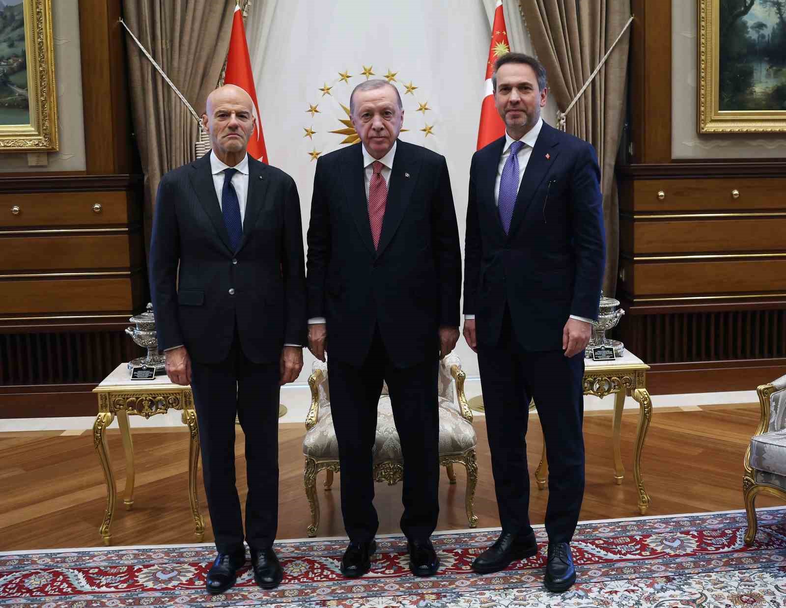 Cumhurbaşkanı Erdoğan, İtalya Milli Hidrokarbon Ajansı Başkanı Descalzi’yi kabul etti 4 cumhurbaskani erdogan italya milli hidrokarbon ajansi baskani descalziyi kabul etti 0 DMt7BuId