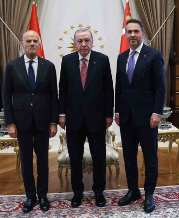 cumhurbaskani-erdogan-italya-milli-hidrokarbon-ajansi-baskani-descalziyi-kabul-etti-A199pQly.jpg