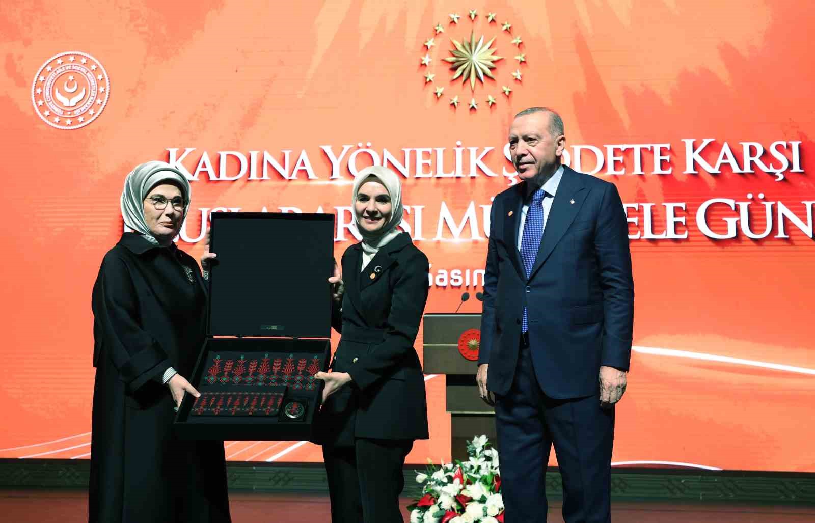 cumhurbaskani erdogan kadina el kaldiranin eli de vicdani da kararmistir 11 7YTTMvsQ