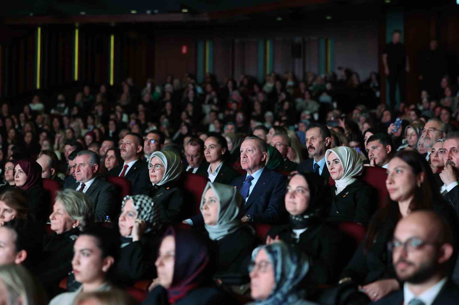 cumhurbaskani erdogan kadina el kaldiranin eli de vicdani da kararmistir 14 JyJYXEAD