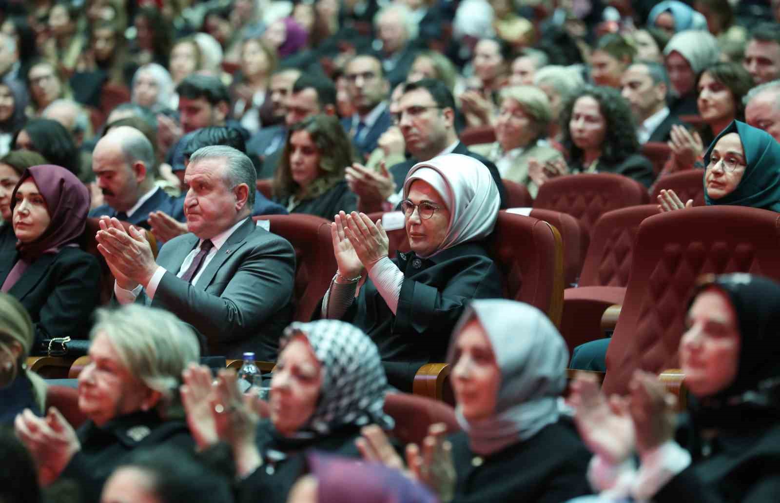 cumhurbaskani erdogan kadina el kaldiranin eli de vicdani da kararmistir 21 XVzBthd2