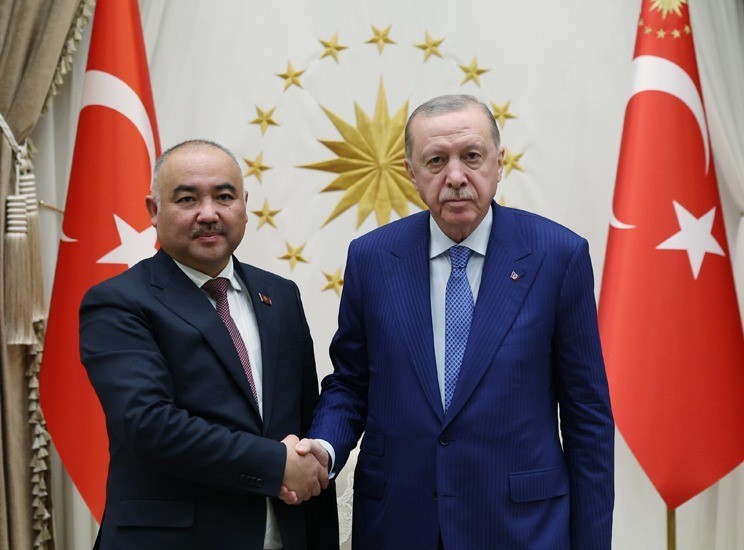 cumhurbaskani erdogan kirgizistan meclis baskani turgunbek uuluyu kabul etti 2 eevYHSTf