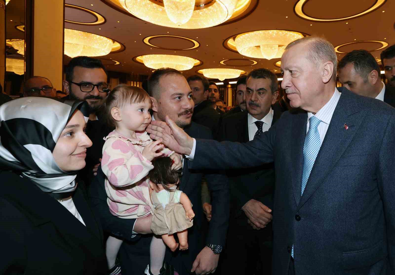 Cumhurbaşkanı Erdoğan: "Kıymetli öğretmenlerimize karşı şiddete toleransımız yoktur" 5 cumhurbaskani erdogan kiymetli ogretmenlerimize karsi siddete toleransimiz yoktur 1 dTqLtyPO