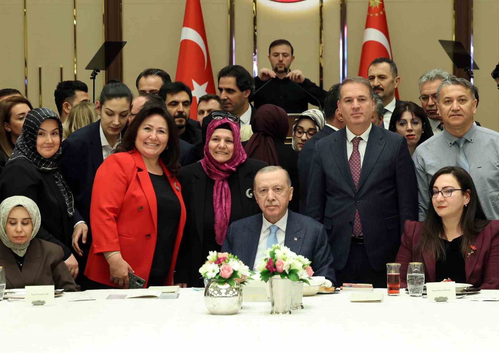 Cumhurbaşkanı Erdoğan: "Kıymetli öğretmenlerimize karşı şiddete toleransımız yoktur" 8 cumhurbaskani erdogan kiymetli ogretmenlerimize karsi siddete toleransimiz yoktur 4