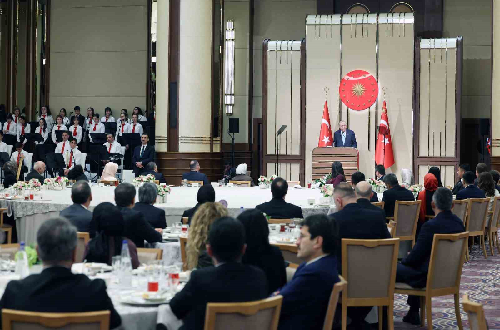 Cumhurbaşkanı Erdoğan: "Kıymetli öğretmenlerimize karşı şiddete toleransımız yoktur" 13 cumhurbaskani erdogan kiymetli ogretmenlerimize karsi siddete toleransimiz yoktur 9 37ZQ849G