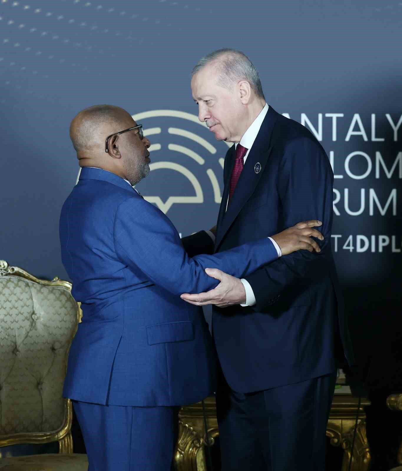 Cumhurbaşkanı Erdoğan Komorlar Birliği Cumhurbaşkanı Assoumani Azali ile görüştü 8 cumhurbaskani erdogan komorlar birligi cumhurbaskani assoumani azali ile gorustu 4 8f9lmP2A