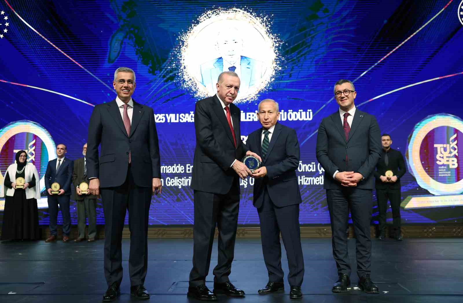 cumhurbaskani erdogan kuresel olcekte saglik hizmeti verebilen bir ulke konumuna ulastik 4 vy3XYCyj