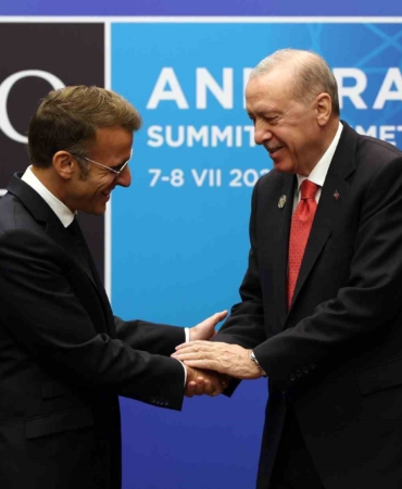 cumhurbaskani-erdogan-macron-ile-gorustu-M4jNTcPx.jpg