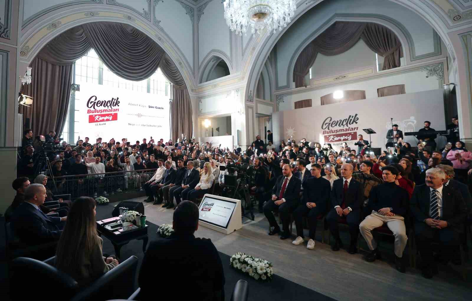 cumhurbaskani erdogan magaralar bosaldi silahlar yakildi yakiliyor 0 VldJeF98