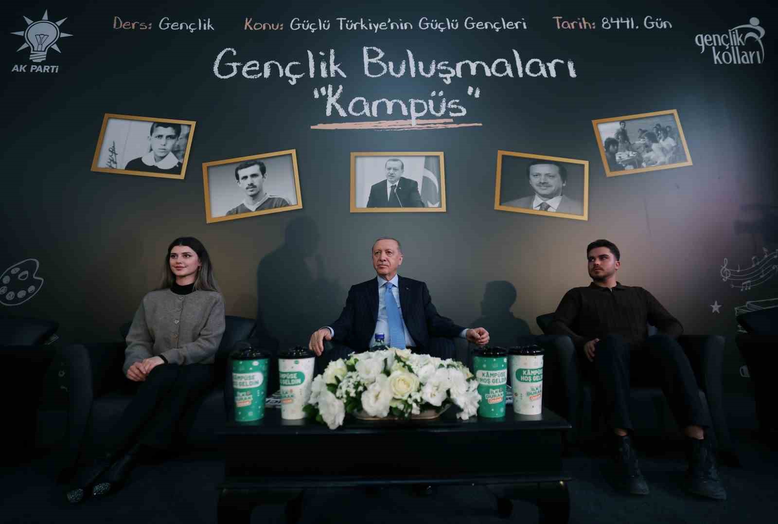 cumhurbaskani erdogan magaralar bosaldi silahlar yakildi yakiliyor 1 pJCqQaN4
