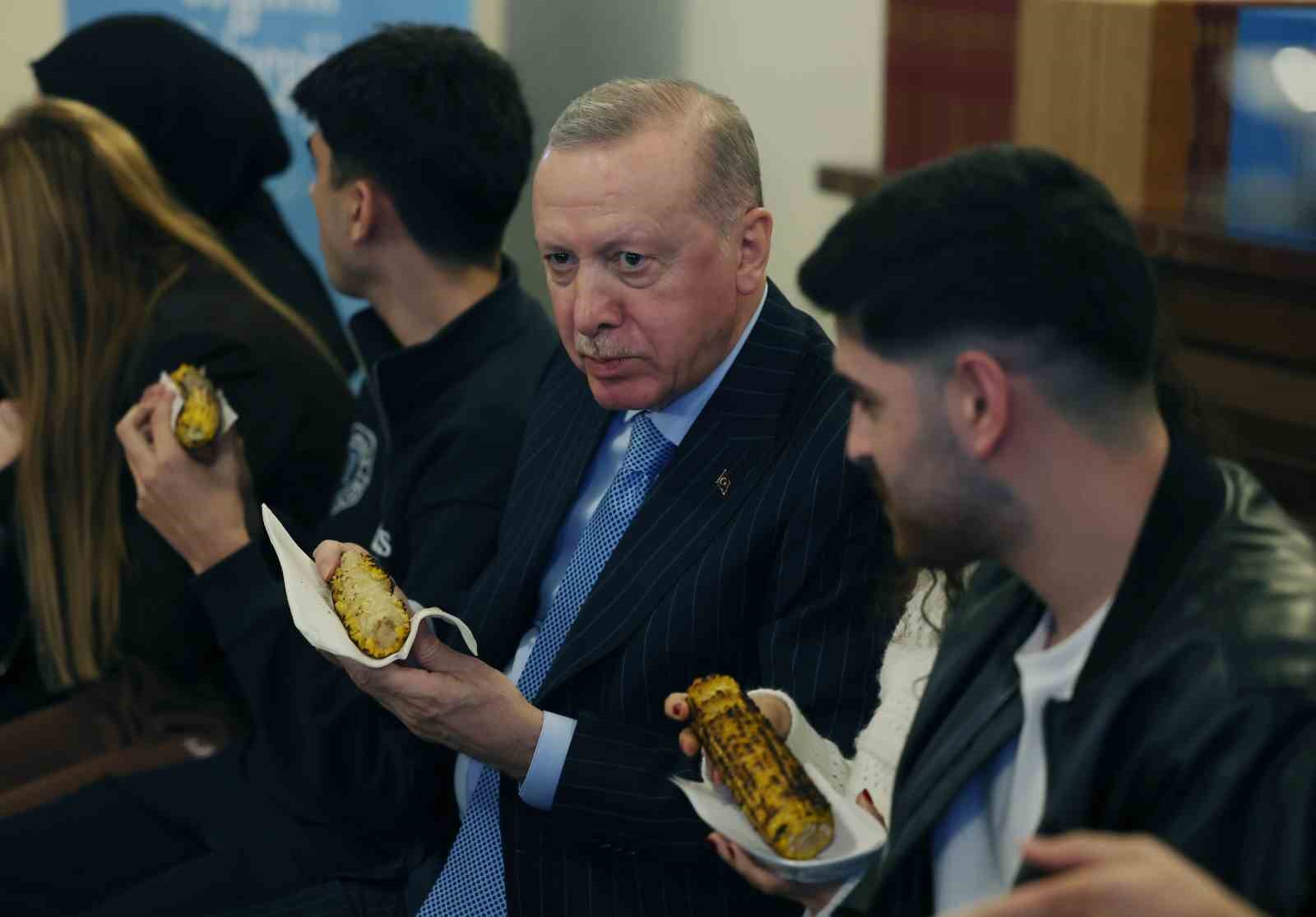 cumhurbaskani erdogan magaralar bosaldi silahlar yakildi yakiliyor 12 KklESDji