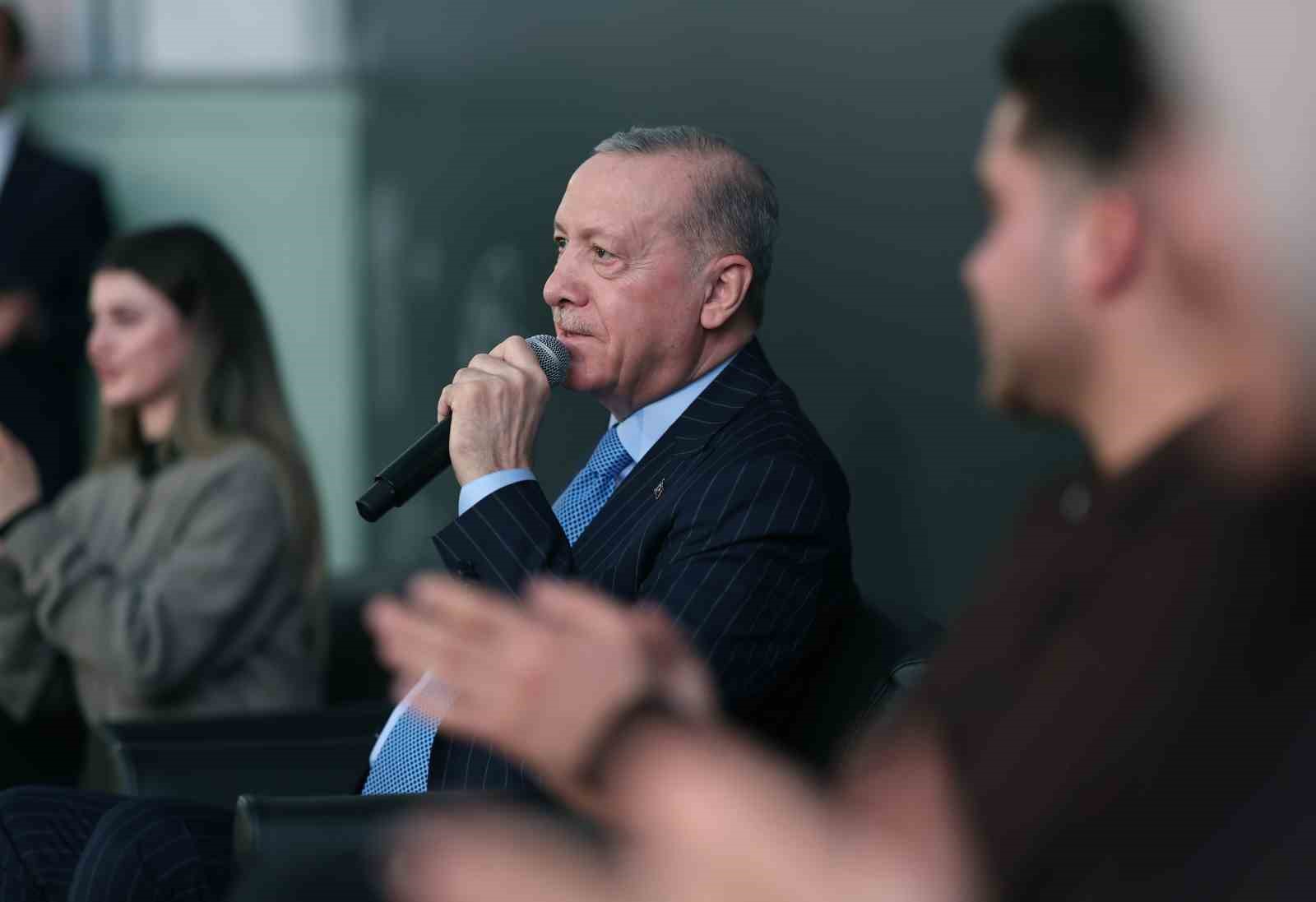cumhurbaskani erdogan magaralar bosaldi silahlar yakildi yakiliyor 18 GmOE7MEG
