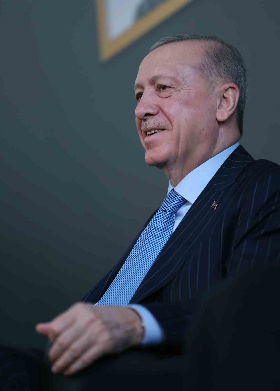 cumhurbaskani erdogan magaralar bosaldi silahlar yakildi yakiliyor 25 TXKZqjZv
