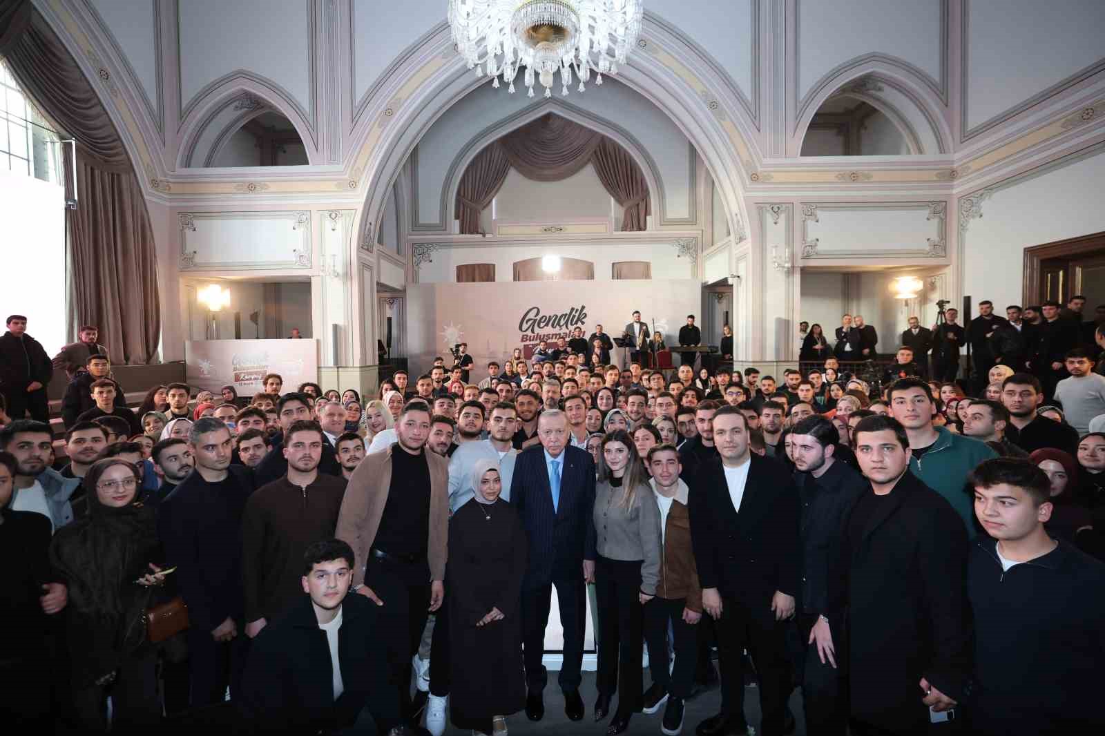cumhurbaskani erdogan magaralar bosaldi silahlar yakildi yakiliyor 3 cb8fjreN