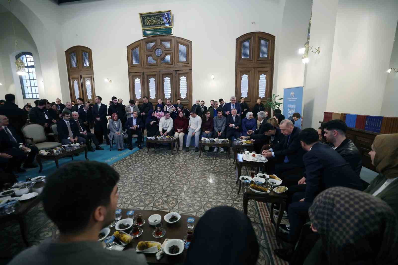 cumhurbaskani erdogan magaralar bosaldi silahlar yakildi yakiliyor 5 eb2A1hgI