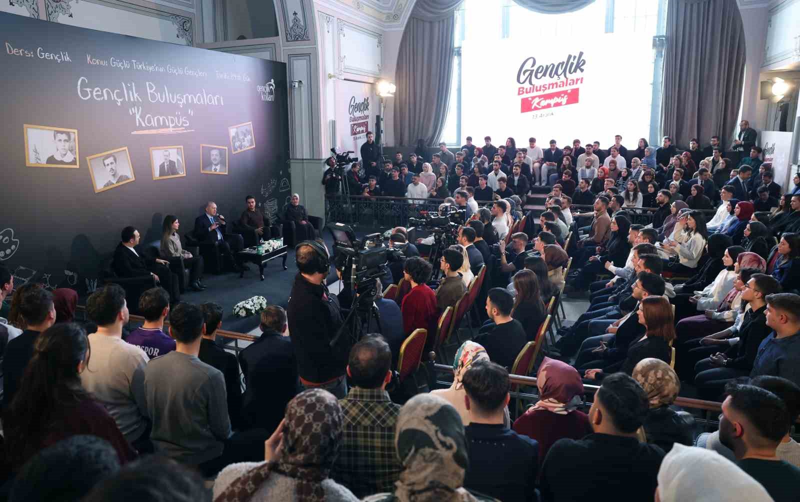 cumhurbaskani erdogan magaralar bosaldi silahlar yakildi yakiliyor 6 wVuPeE6C