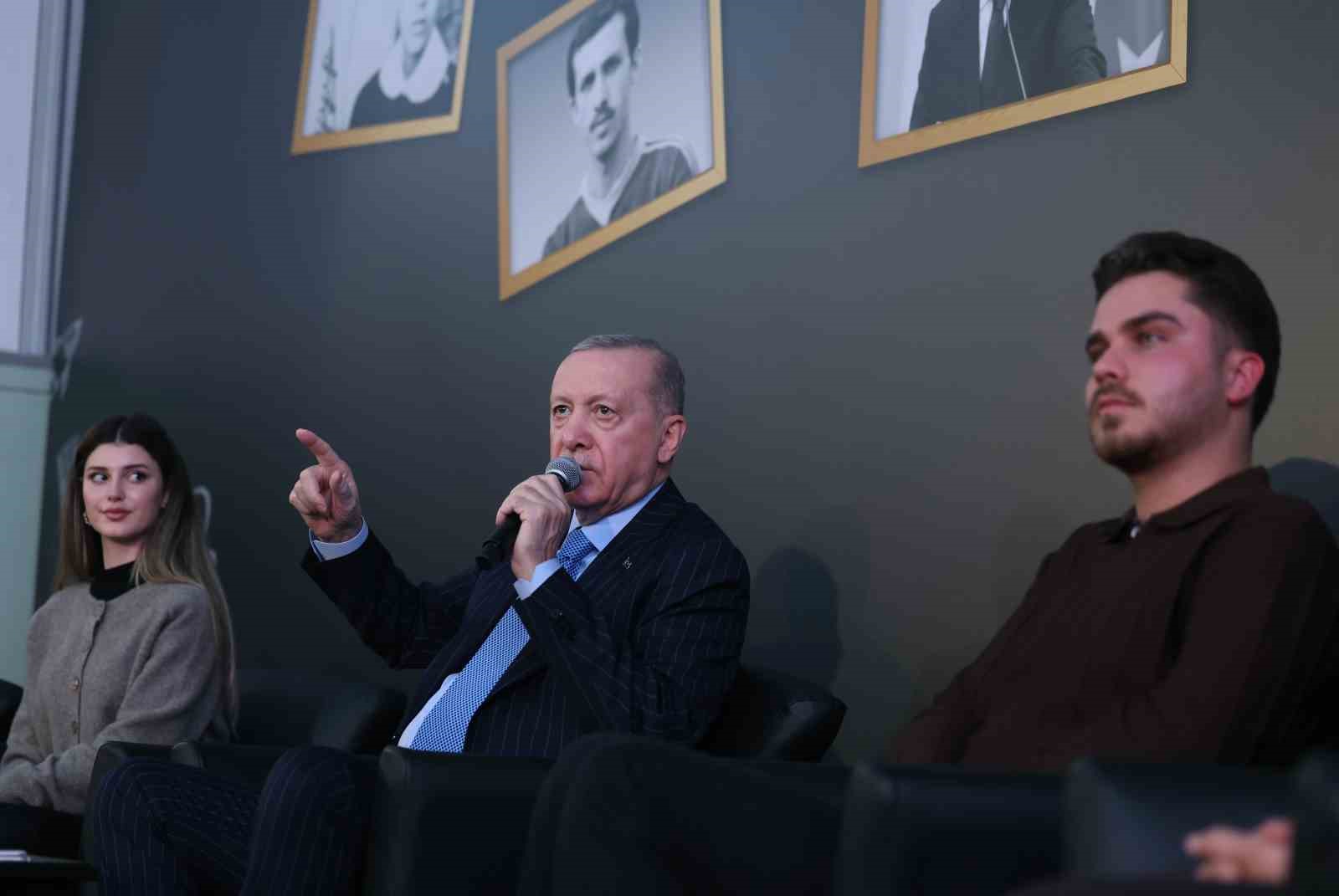 cumhurbaskani erdogan magaralar bosaldi silahlar yakildi yakiliyor 9 5kIwy1Rj