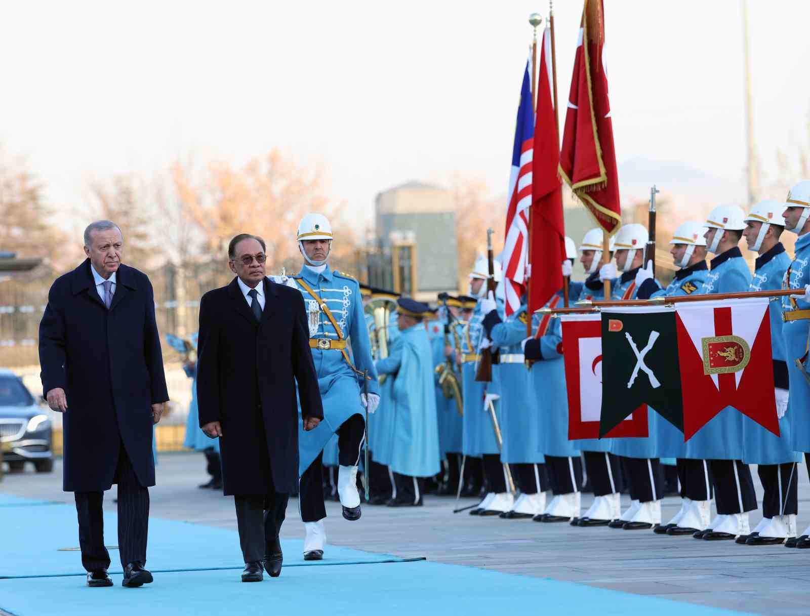 cumhurbaskani erdogan malezya basbakani enver ibrahimi torenle karsiladi 5 eIHgqQIg