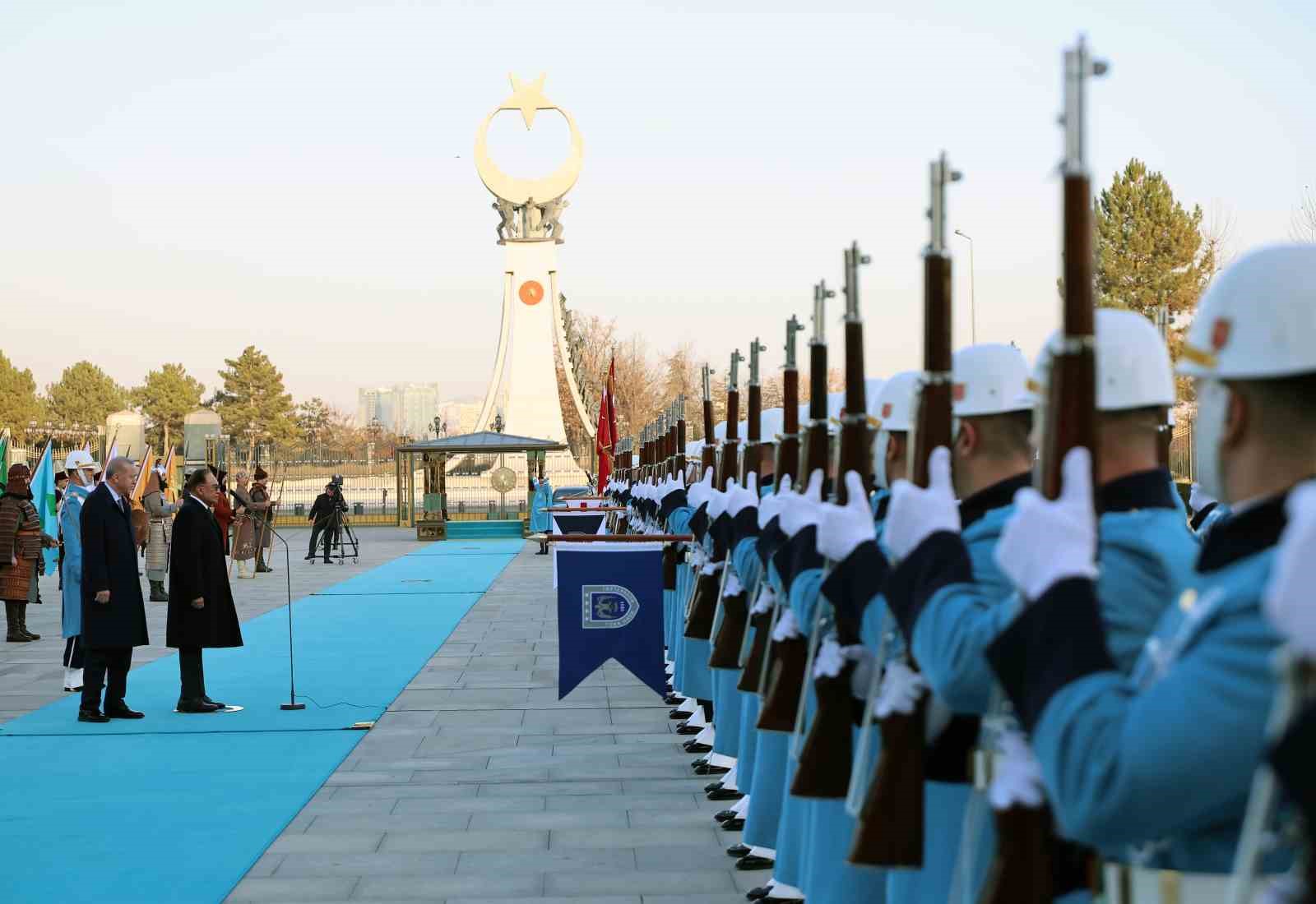 cumhurbaskani erdogan malezya basbakani enver ibrahimi torenle karsiladi 7 uUnasGLC