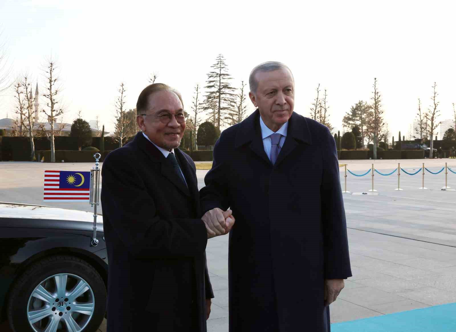 cumhurbaskani erdogan malezya basbakani enver ibrahimi torenle karsiladi 9 cJsVY8f7
