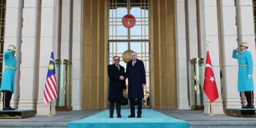 cumhurbaskani-erdogan-malezya-basbakani-enver-ibrahimi-torenle-karsiladi-umzFr368.jpg