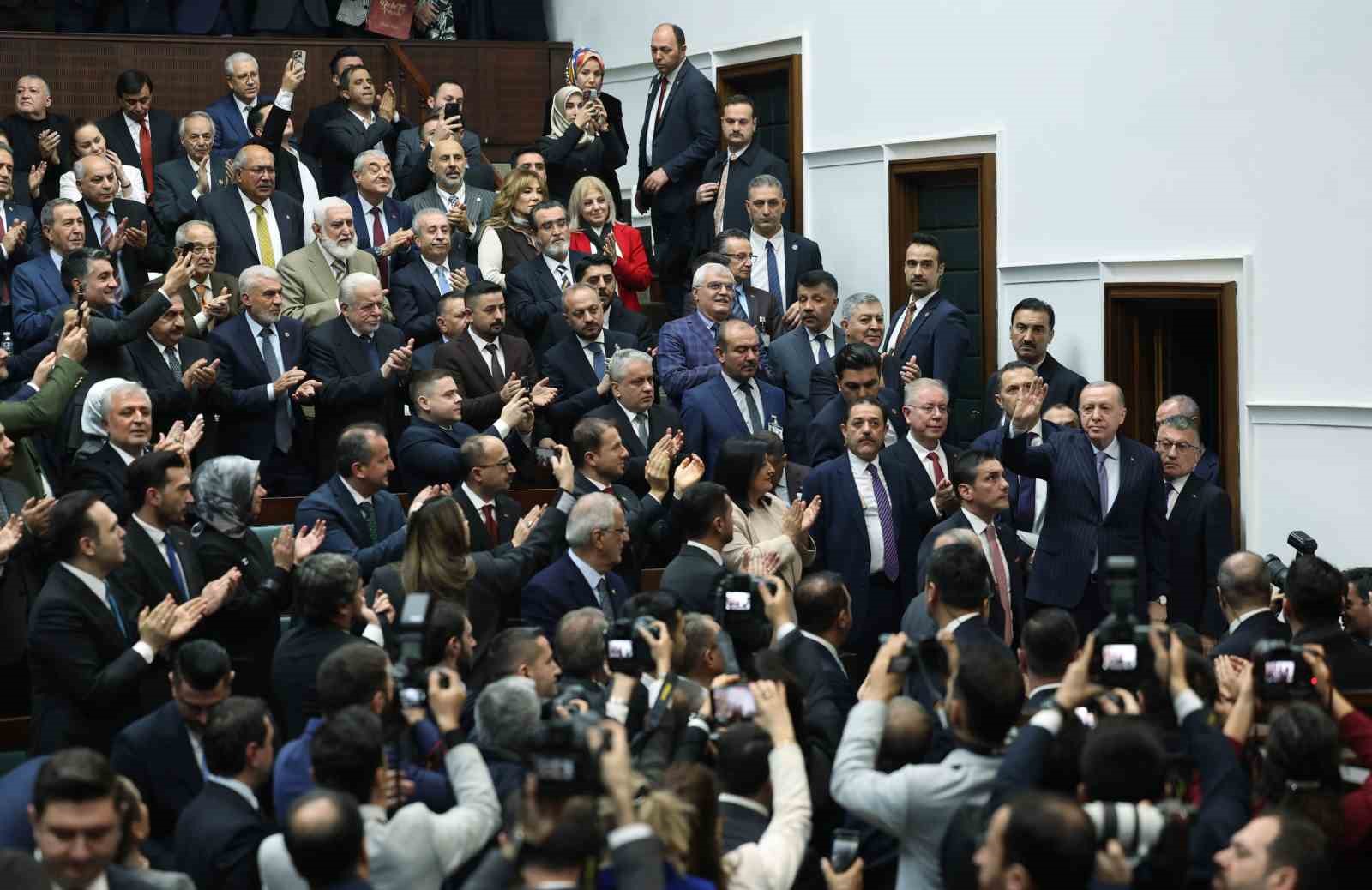 Cumhurbaşkanı Erdoğan: "Meydanlarda vaat yağmuruna tutup bugün başkent Ankara’ya su bile veremeyen beceriksizlerin insafına bu milleti bırakmayacağız" (1) 11 cumhurbaskani erdogan meydanlarda vaat yagmuruna tutup bugun baskent ankaraya su bile veremeyen beceriksizlerin insafina 9AmutukB