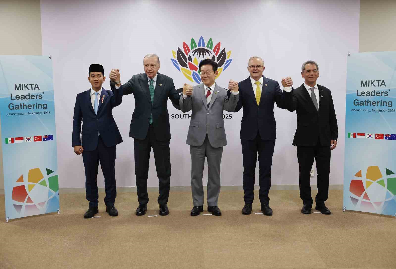 cumhurbaskani erdogan mikta liderleriyle bir araya geldi 5