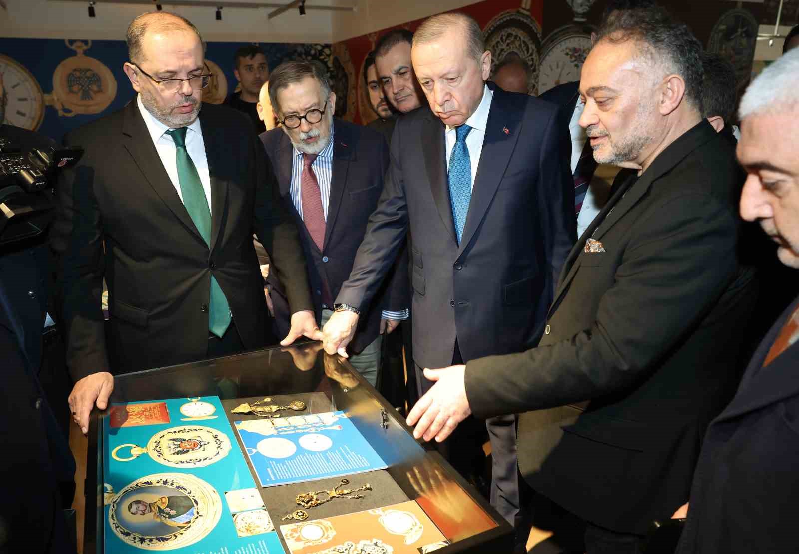 cumhurbaskani erdogan muhtesem cep saatleri koleksiyonu sergisini gezdi 3 ZzX1ivfk