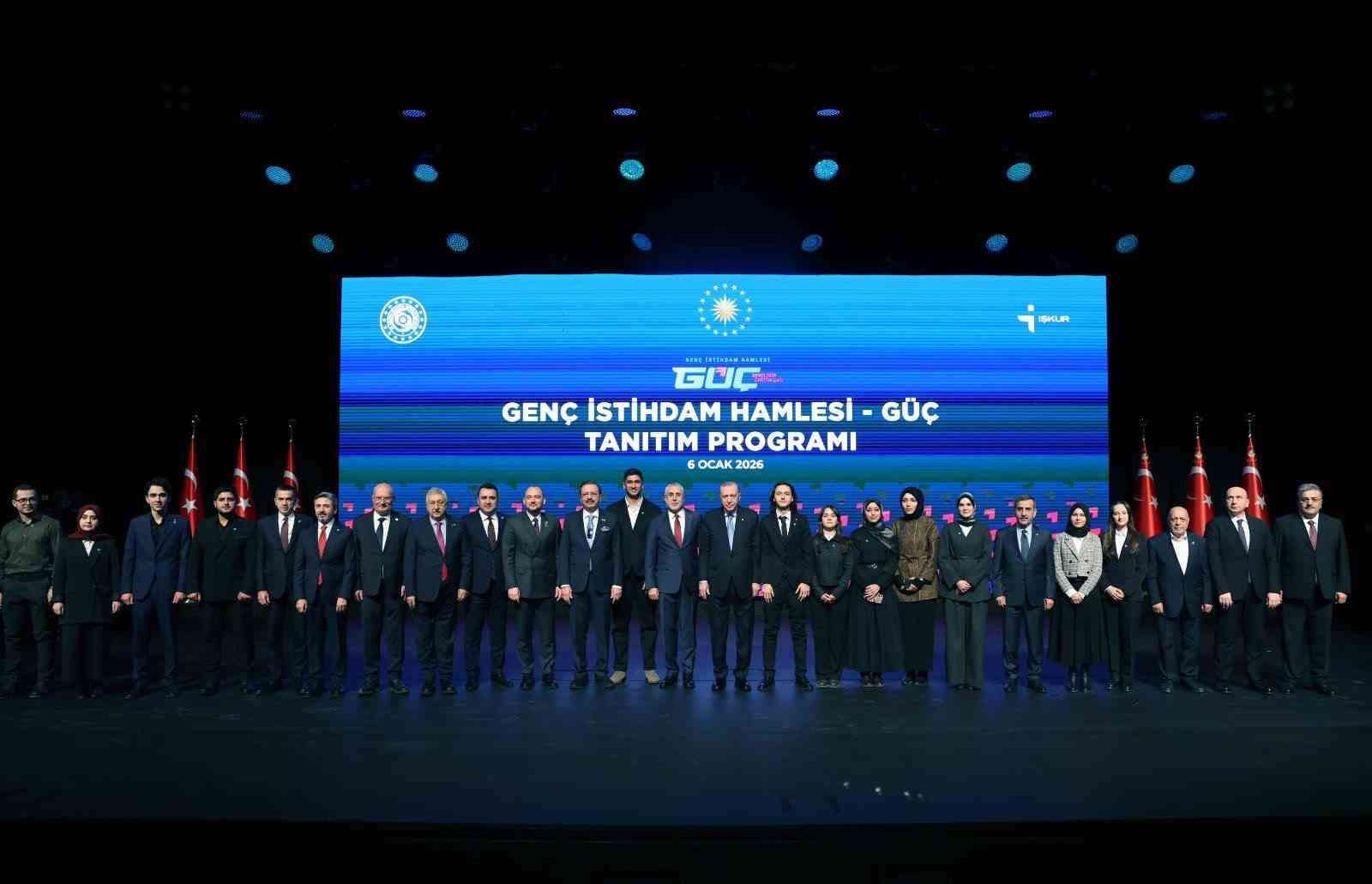Cumhurbaşkanı Erdoğan: "Önümüzdeki 3 yılda 3 milyondan fazla gencimizi istihdama kazandıracak, 445 milyar liralık devasa bir kaynağı bu programa tahsis edeceğiz" 5 cumhurbaskani erdogan onumuzdeki 3 yilda 3 milyondan fazla gencimizi istihdama kazandiracak 445 milyar liralik Dk79b2lk