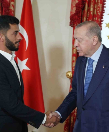 cumhurbaskani-erdogan-oscar-odullu-filistinli-yonetmen-basel-adrayi-kabul-etti-gj84Tvnf.jpg