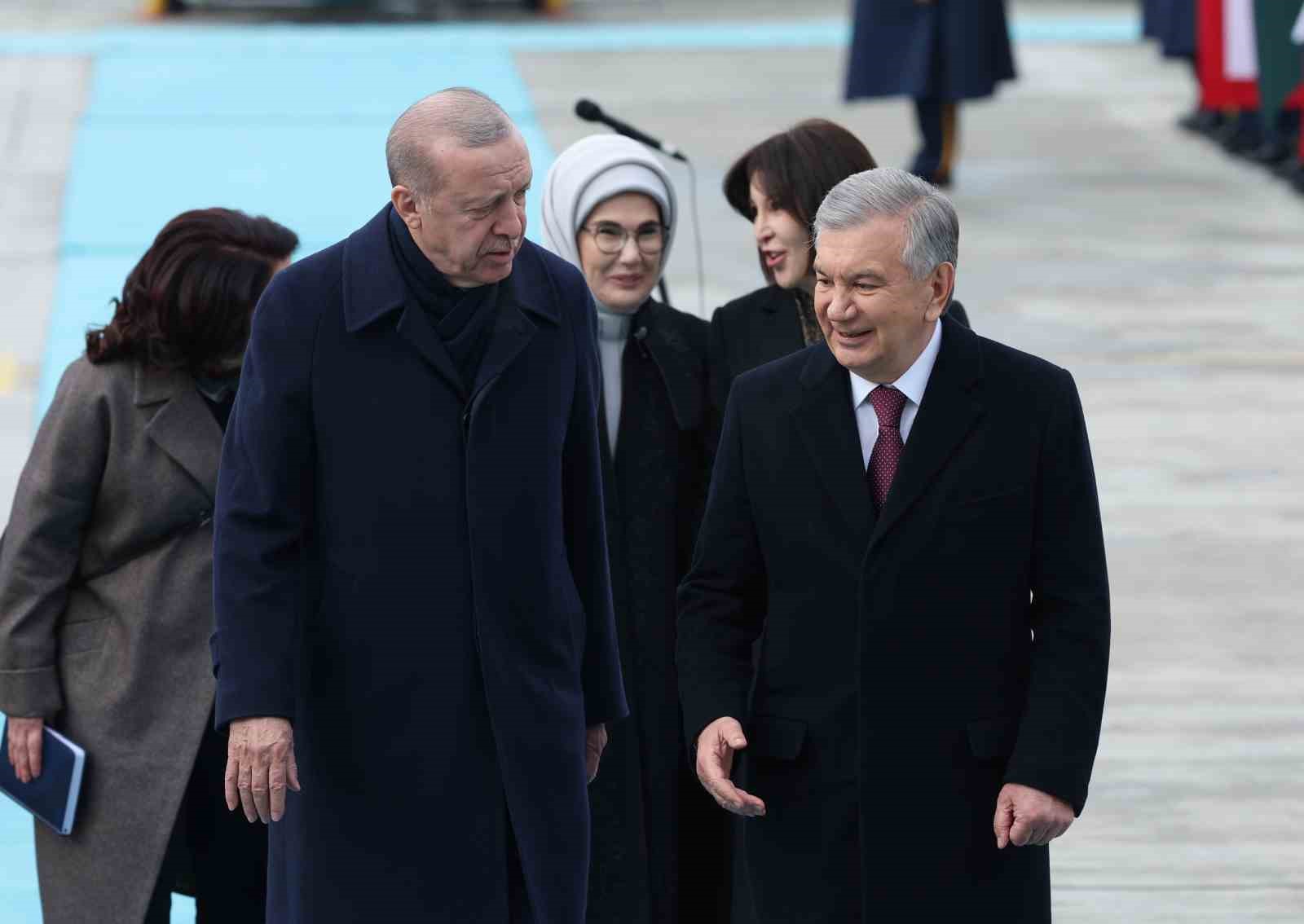 Cumhurbaşkanı Erdoğan, Özbekistan Cumhurbaşkanı Mirziyoyev’i havalimanında karşıladı 6 cumhurbaskani erdogan ozbekistan cumhurbaskani mirziyoyevi havalimaninda karsiladi 2 Y3Xzi4qS