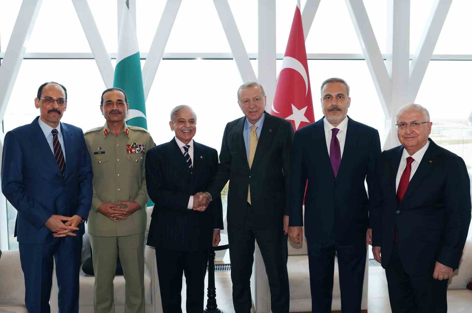 cumhurbaskani erdogan pakistan basbakani serif ile bir araya geldi 0 BZCzrwjY