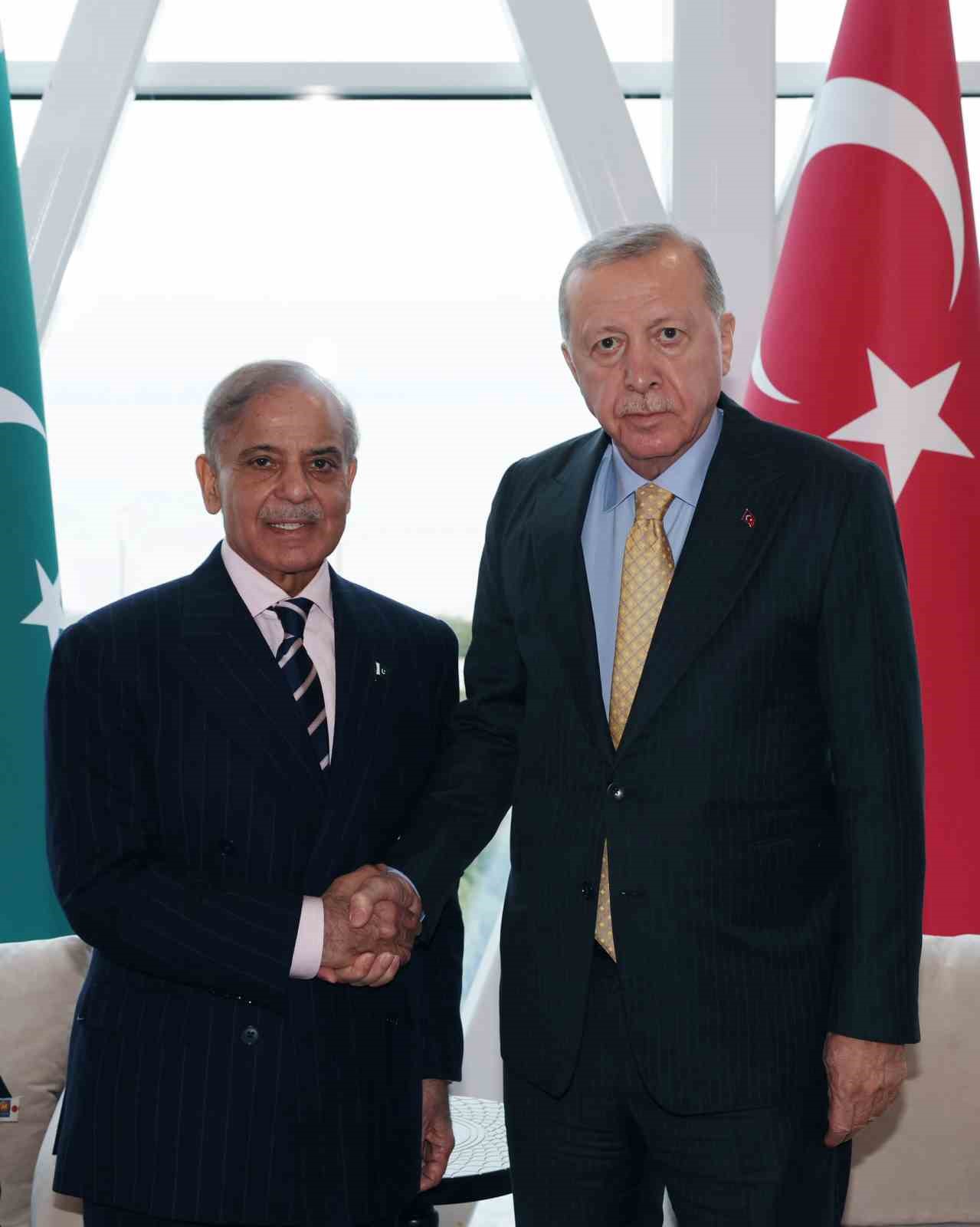 cumhurbaskani erdogan pakistan basbakani serif ile bir araya geldi 1 9j8cQ5Tq