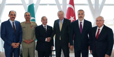 cumhurbaskani-erdogan-pakistan-basbakani-serif-ile-bir-araya-geldi-PLrDhS1s.jpg