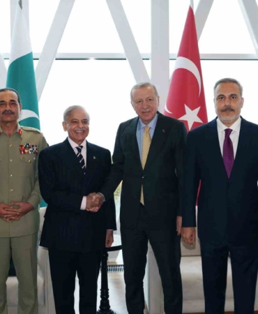 cumhurbaskani-erdogan-pakistan-basbakani-serif-ile-bir-araya-geldi-PLrDhS1s.jpg