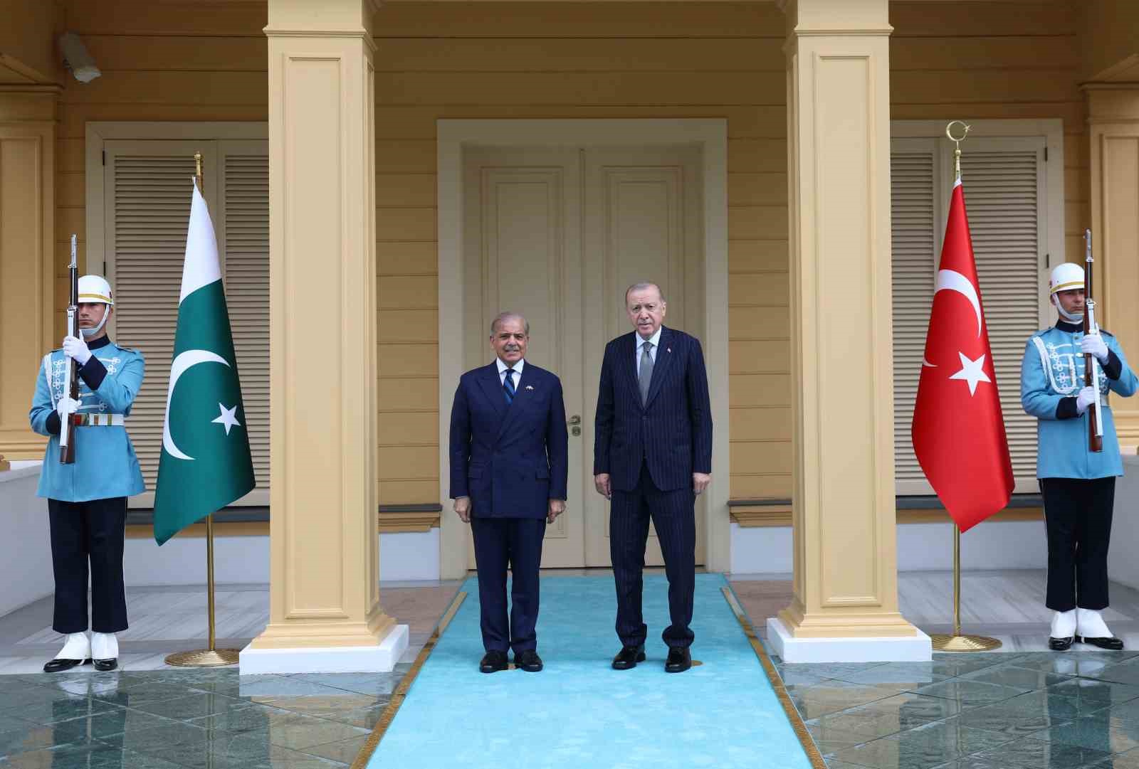 Cumhurbaşkanı Erdoğan, Pakistan Başbakanı Şerif’i resmi törenle karşıladı 5 cumhurbaskani erdogan pakistan basbakani serifi resmi torenle karsiladi 1 vGvFjaGV
