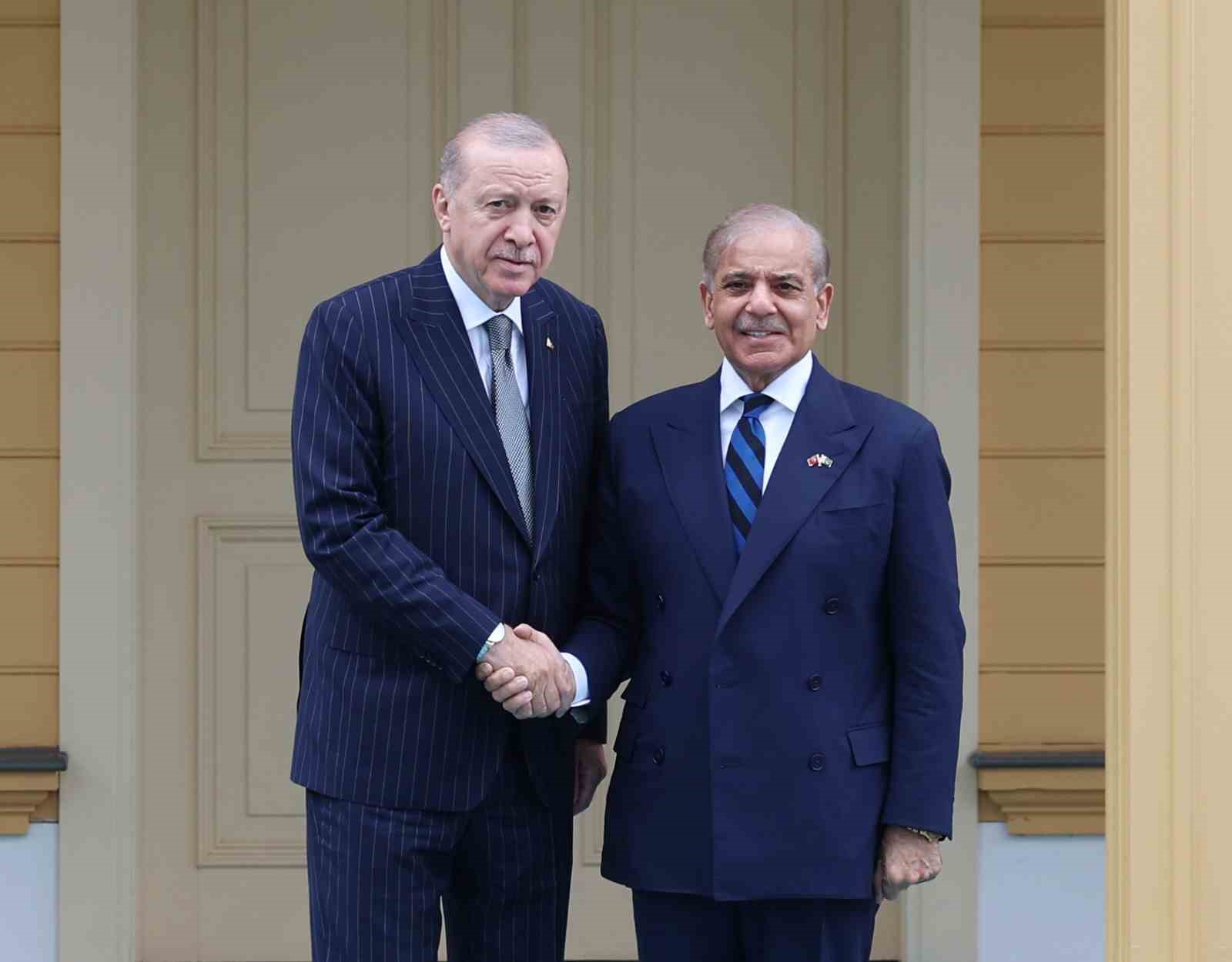 Cumhurbaşkanı Erdoğan, Pakistan Başbakanı Şerif’i resmi törenle karşıladı 6 cumhurbaskani erdogan pakistan basbakani serifi resmi torenle karsiladi 2 tKybsP4l