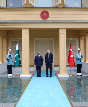 cumhurbaskani-erdogan-pakistan-basbakani-serifi-resmi-torenle-karsiladi-evQqgUU4.jpg