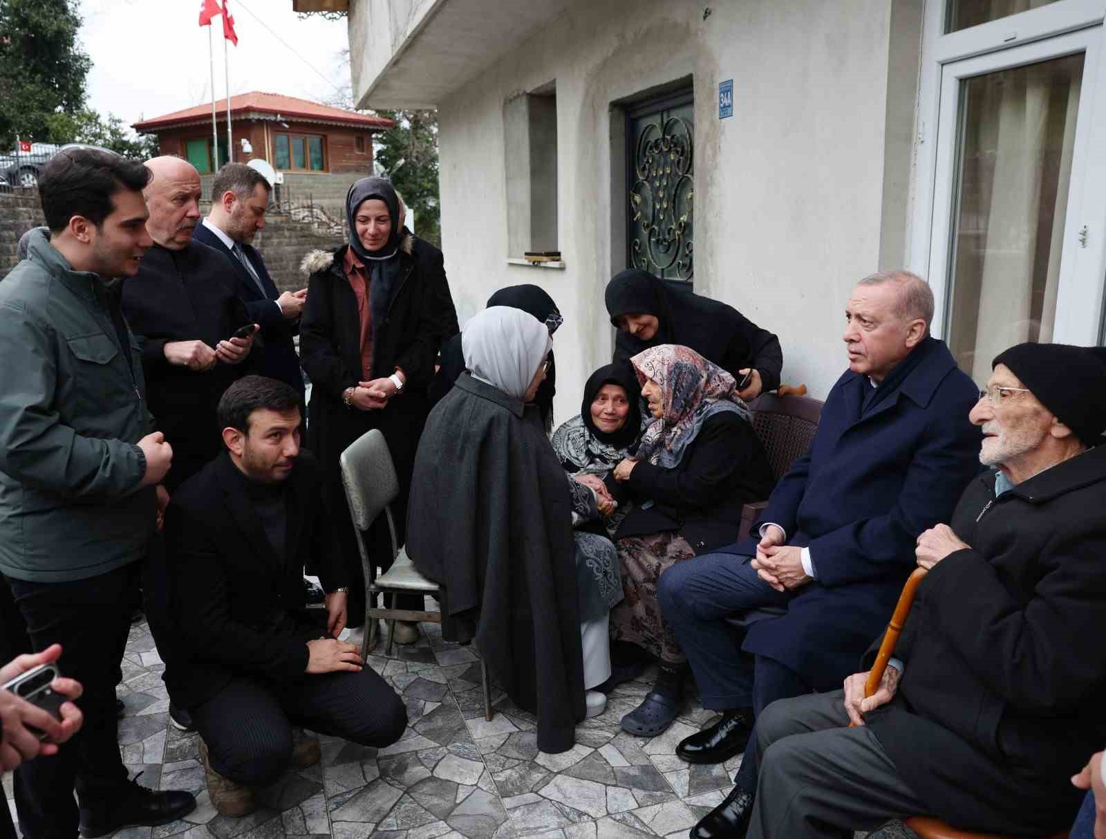 cumhurbaskani erdogan rizede komsulariyla bayramlasti 1 9HZ3ibJ8