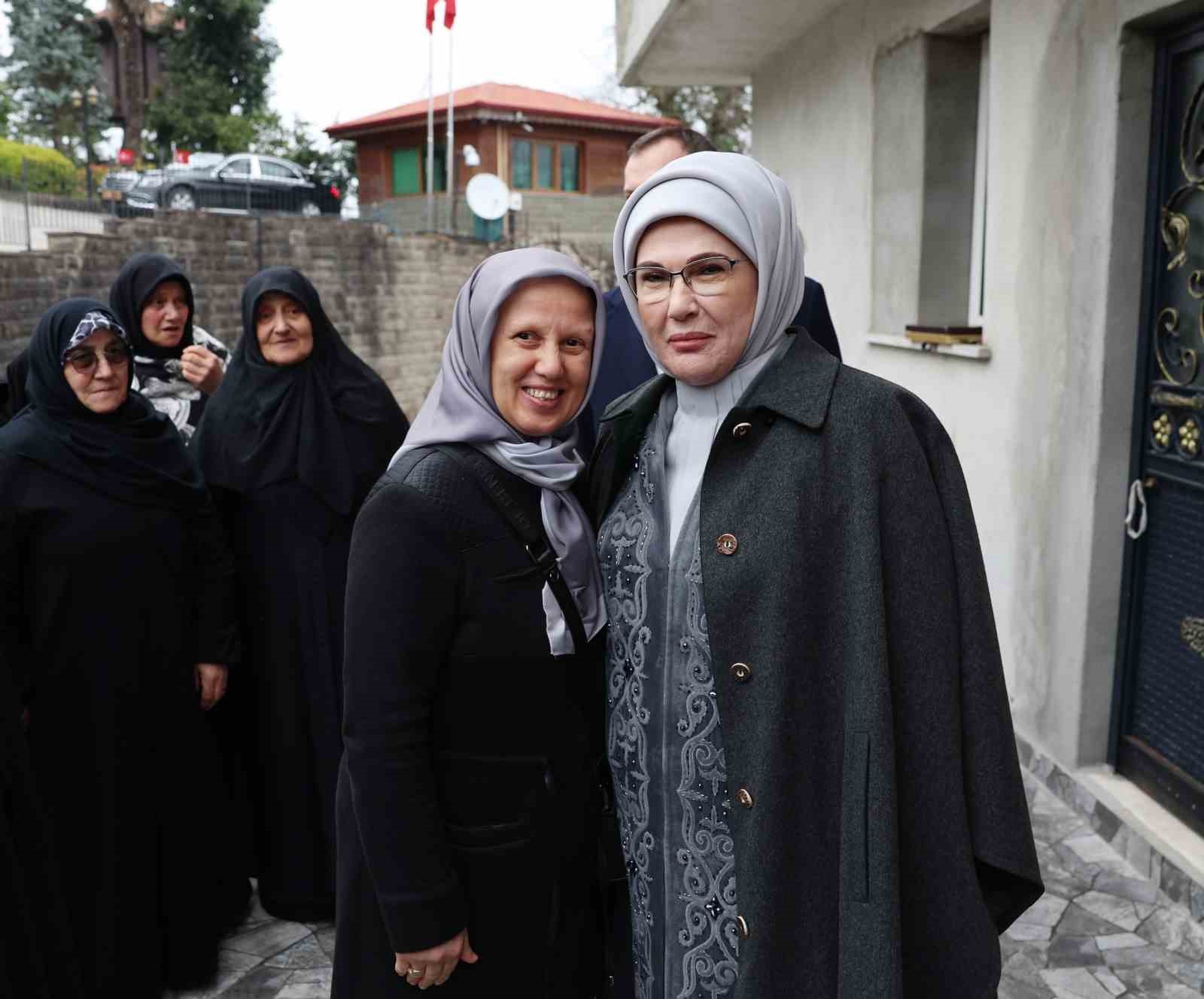 cumhurbaskani erdogan rizede komsulariyla bayramlasti 5 A1yWuTsa