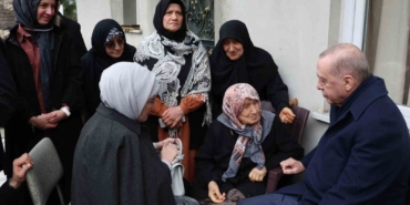 cumhurbaskani-erdogan-rizede-komsulariyla-bayramlasti-QW5RX9an.jpg