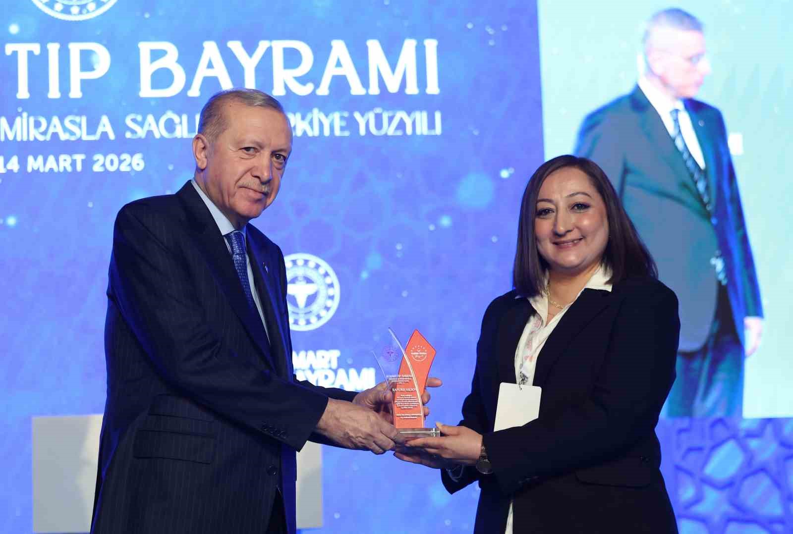 Cumhurbaşkanı Erdoğan: "Sağlık sistemimiz bugün, hiç olmadığı kadar güçlüdür, dayanıklıdır" 17 cumhurbaskani erdogan saglik sistemimiz bugun hic olmadigi kadar gucludur dayaniklidir 13 OzhqaLNt