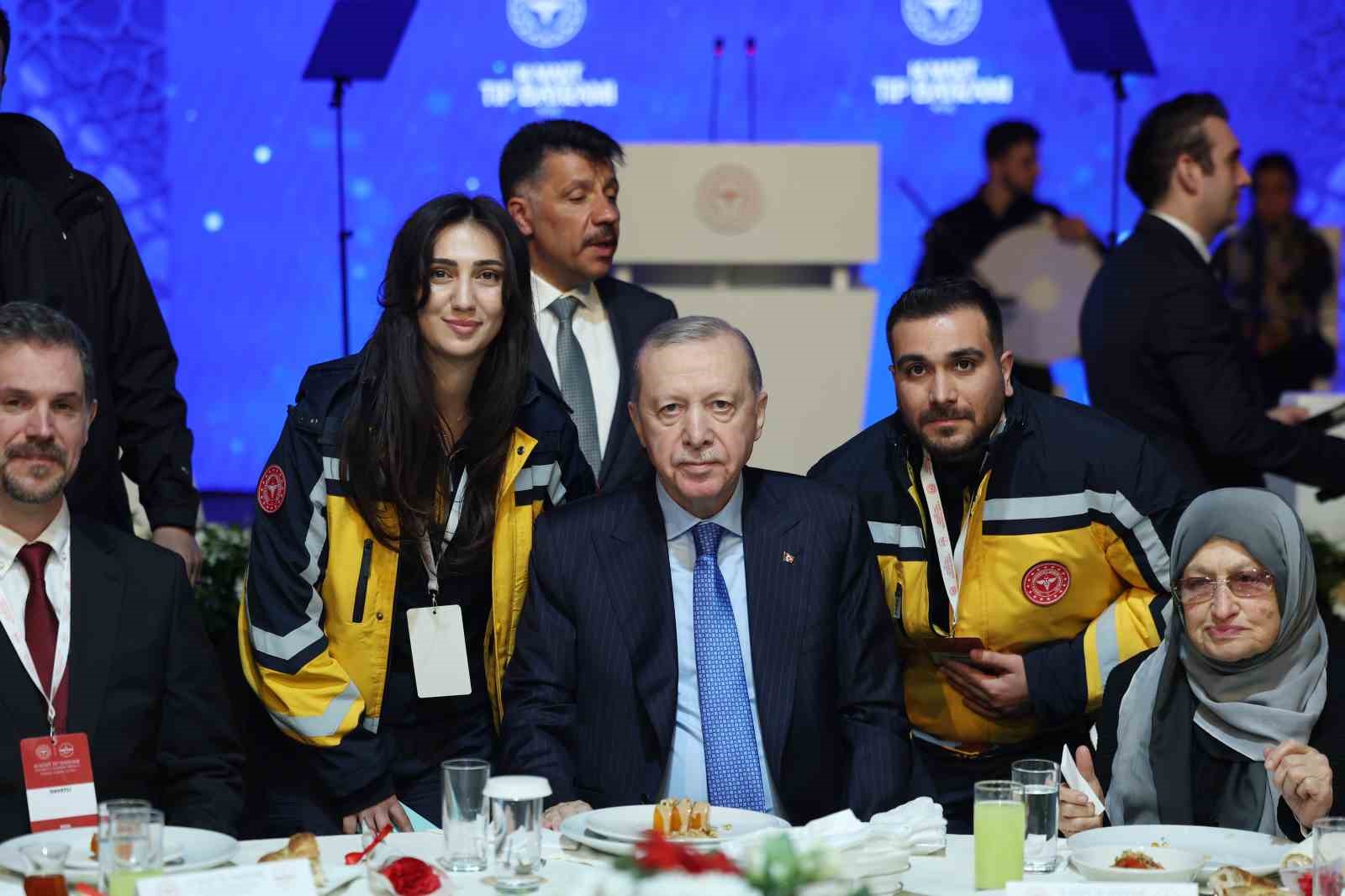 Cumhurbaşkanı Erdoğan: "Sağlık sistemimiz bugün, hiç olmadığı kadar güçlüdür, dayanıklıdır" 12 cumhurbaskani erdogan saglik sistemimiz bugun hic olmadigi kadar gucludur dayaniklidir 8 itzsjpeP
