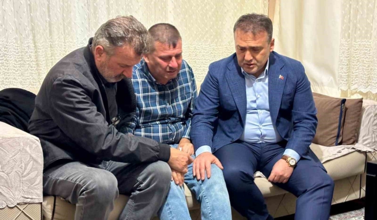 cumhurbaskani-erdogan-sehit-babasi-ile-telefonda-gorustu-X4x1X7iI.jpg