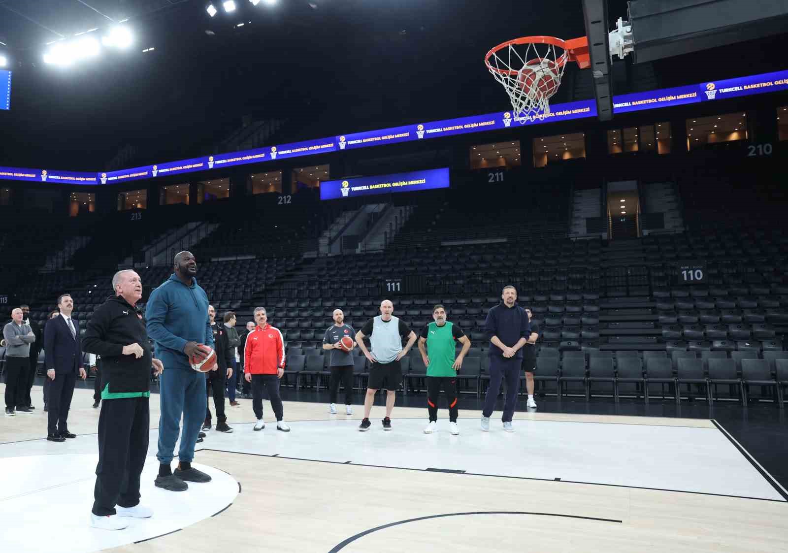 cumhurbaskani erdogan shaquille oneal ile basketbol oynadi 0