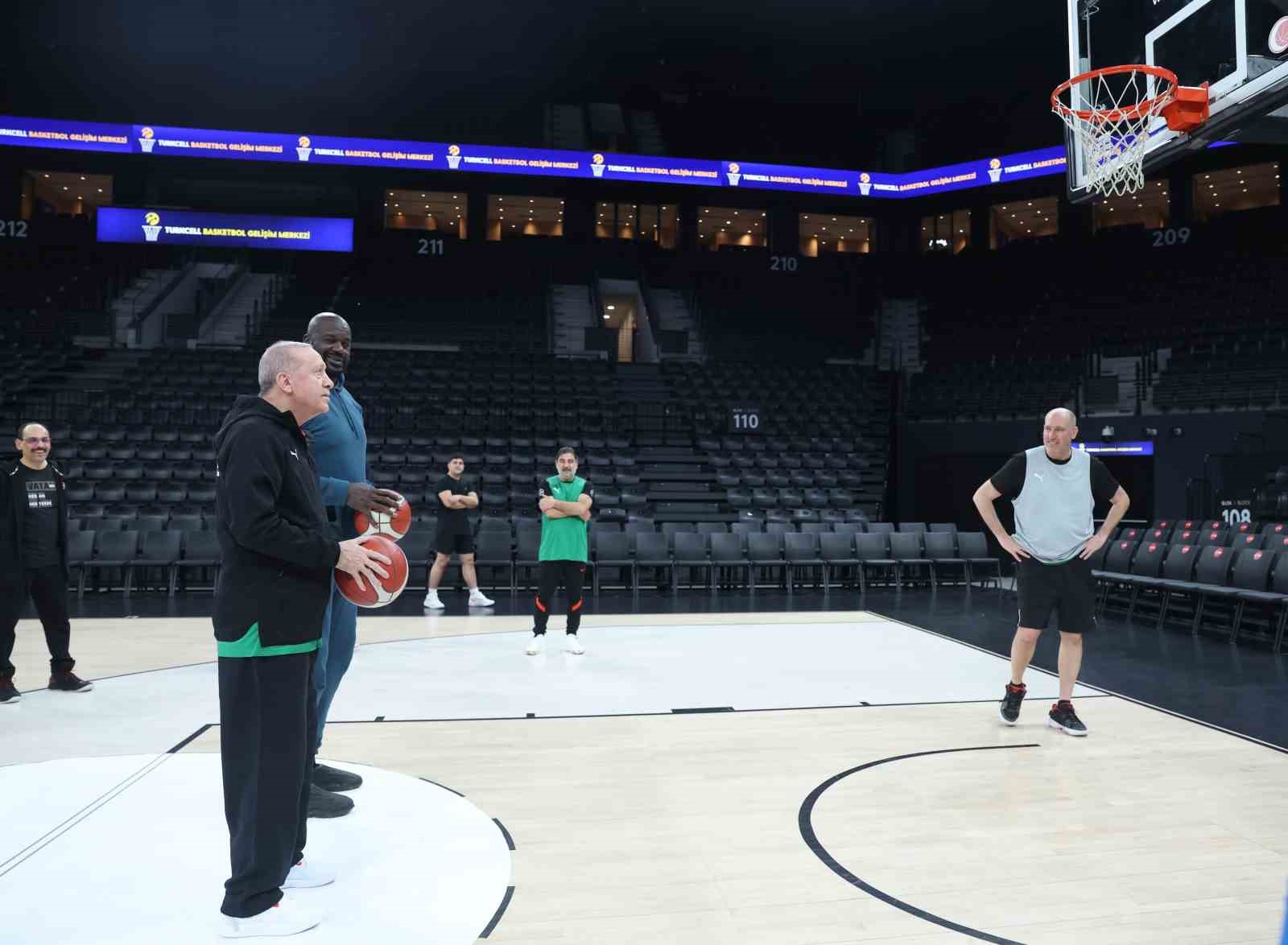 cumhurbaskani erdogan shaquille oneal ile basketbol oynadi 1 EzzVutAV