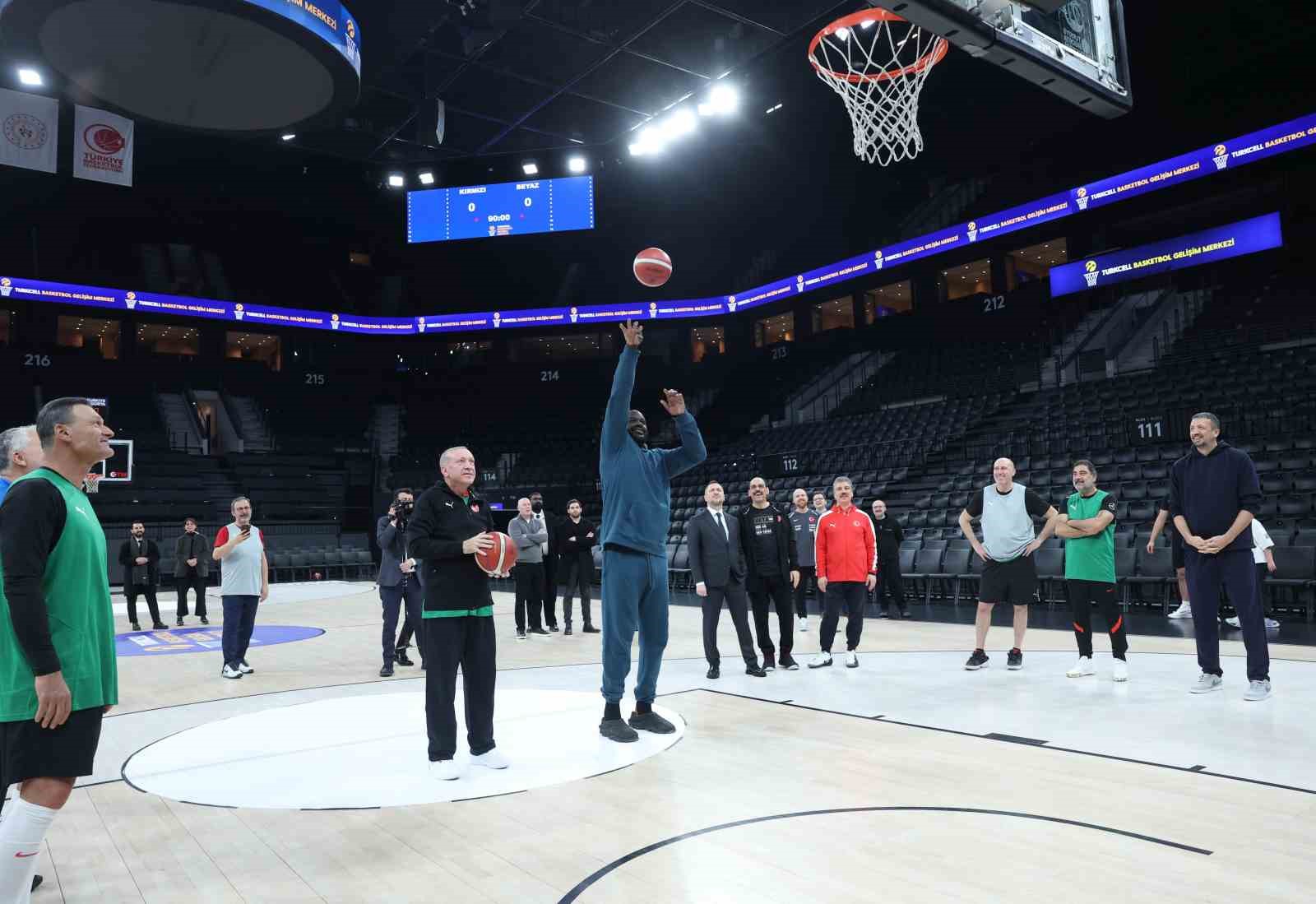 cumhurbaskani erdogan shaquille oneal ile basketbol oynadi 2 7mBSkFH6