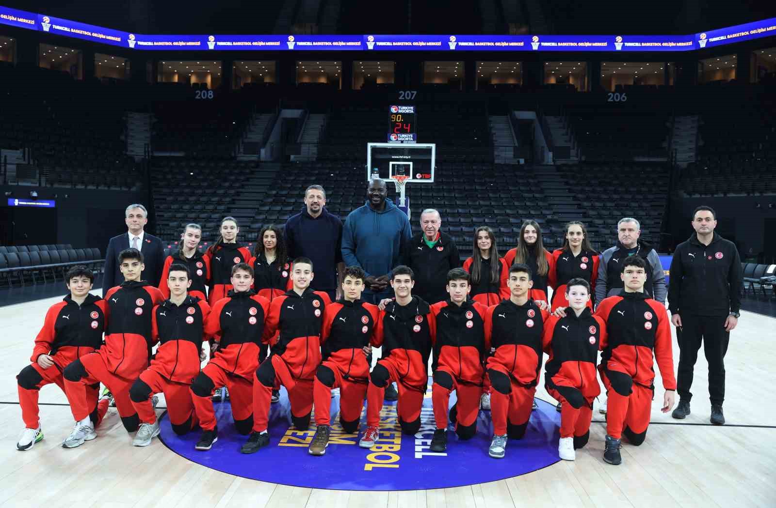 cumhurbaskani erdogan shaquille oneal ile basketbol oynadi 3 fWhtdtZ5