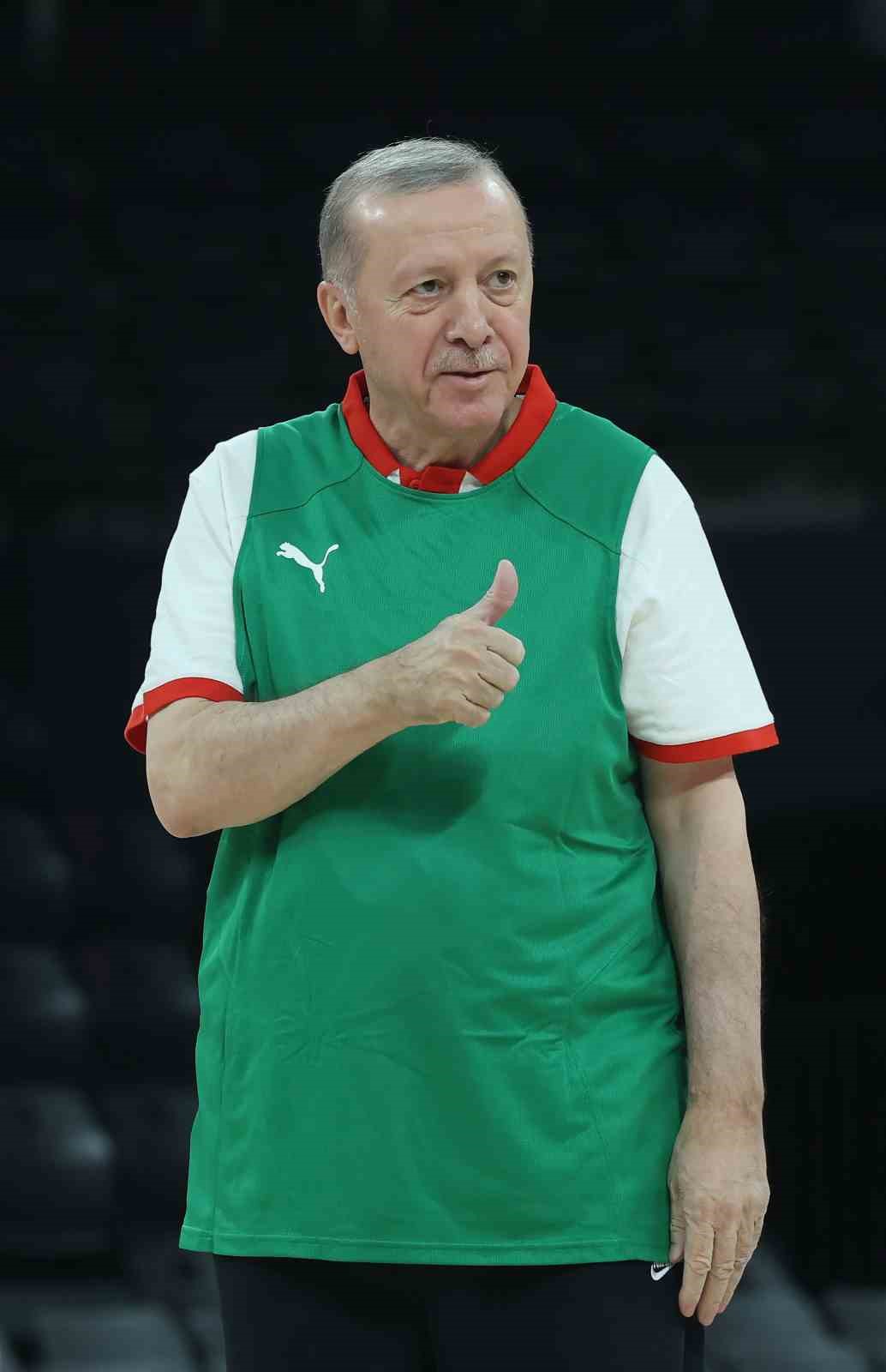 cumhurbaskani erdogan shaquille oneal ile basketbol oynadi 5 XQ5OQvyj