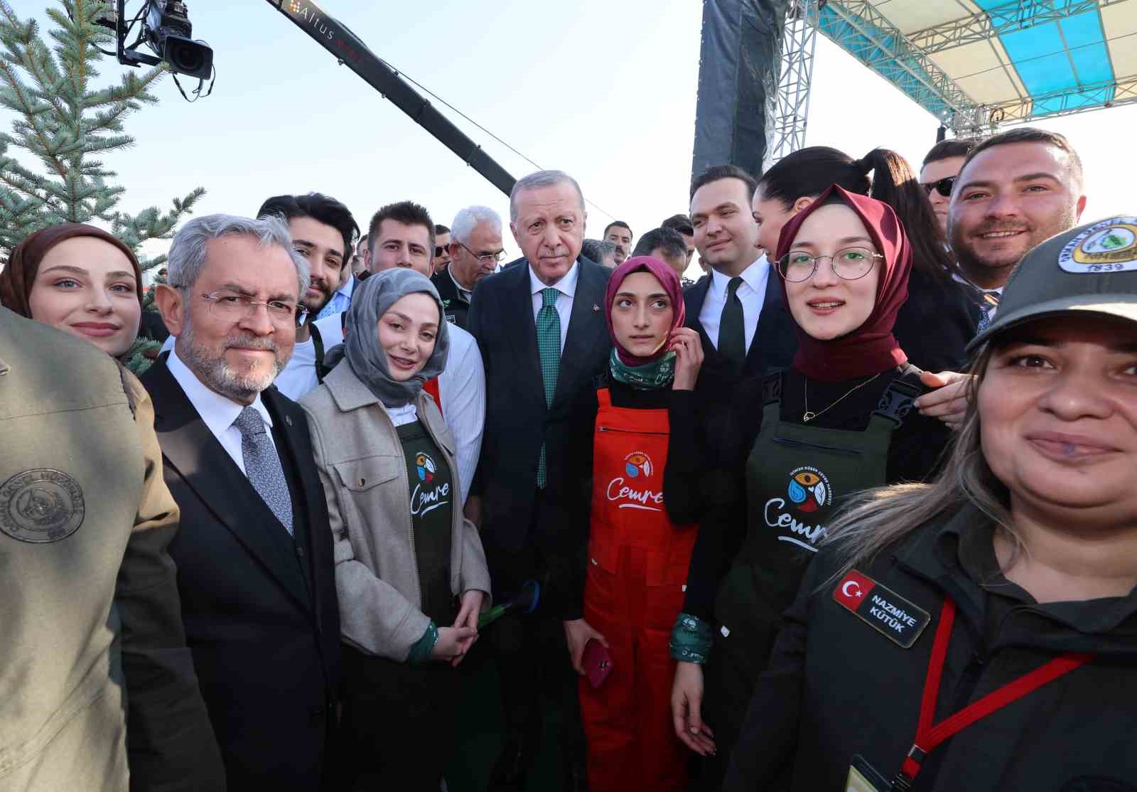 cumhurbaskani erdogan son 23 yilda 7 bucuk milyar fidan ve tohumu toprakla bulusturduk 7 JvPqngJL
